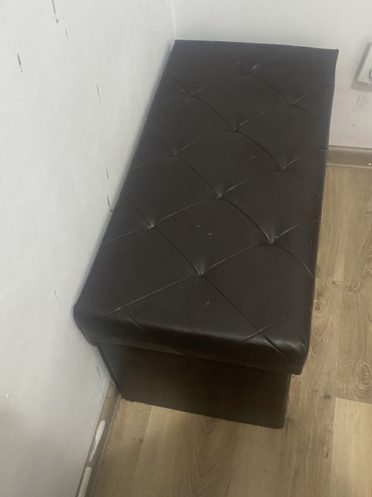 Taburel cu spatiu de depozitare