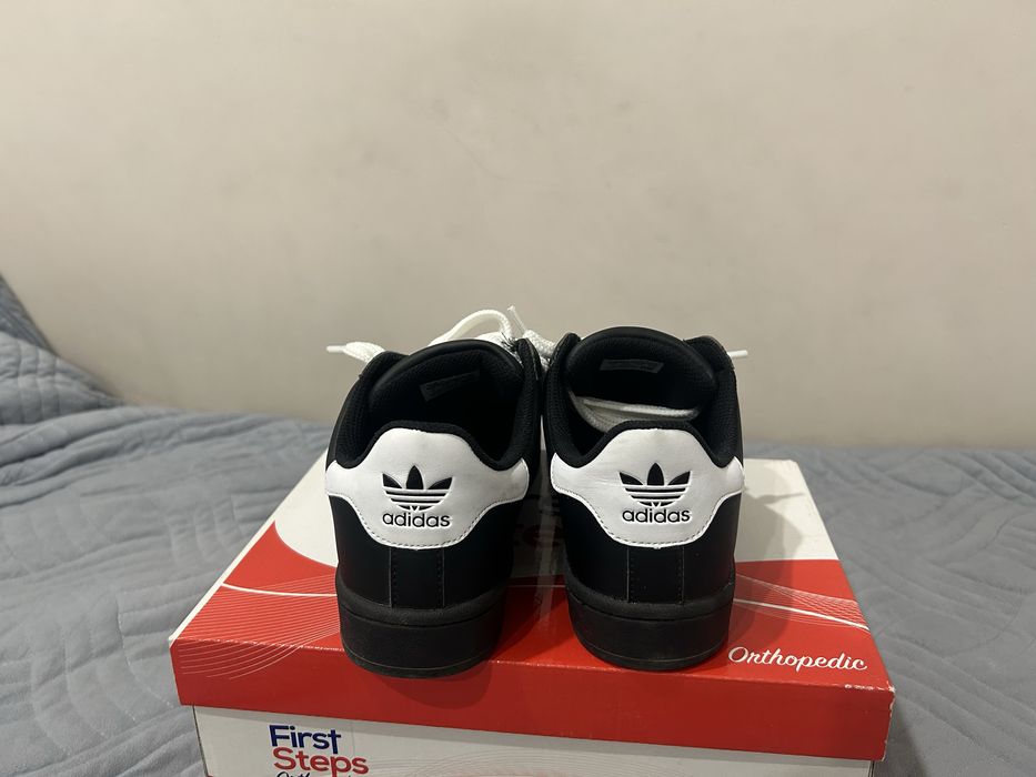 Adidas superstar black