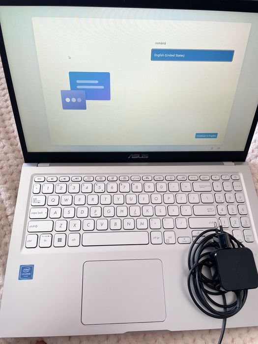 Vând laptop ASUS VivoBook X515MA, în stare foarte bună, folosit pentru activități ușoare (internet, filme, Office).