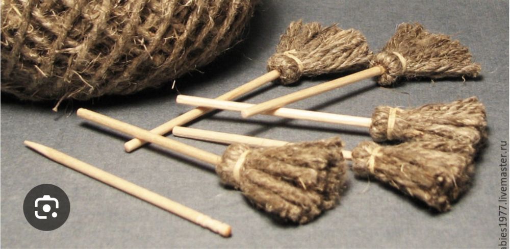 Метла для дополнения образа снеговика