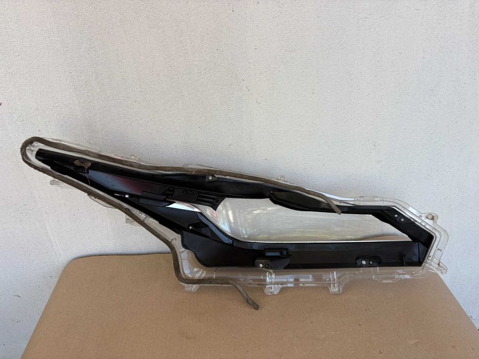 Sticla far stanga Toyota Corolla sedan dupa 2018