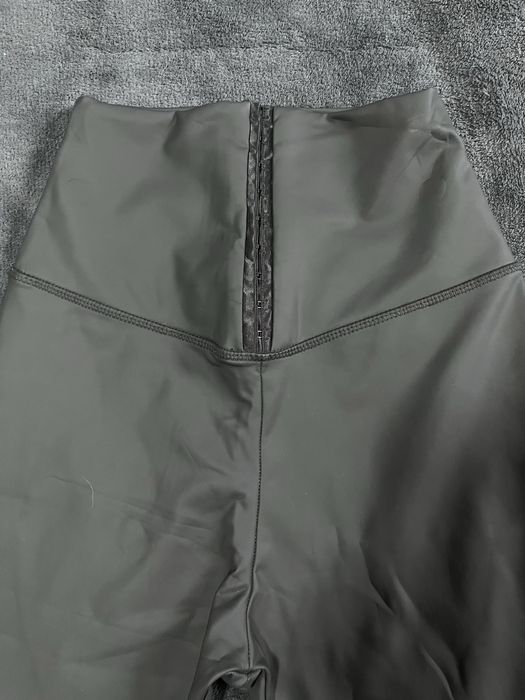 Оформящ кожен клин