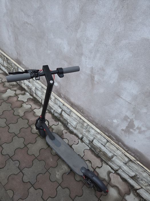 vând trotineta electrica