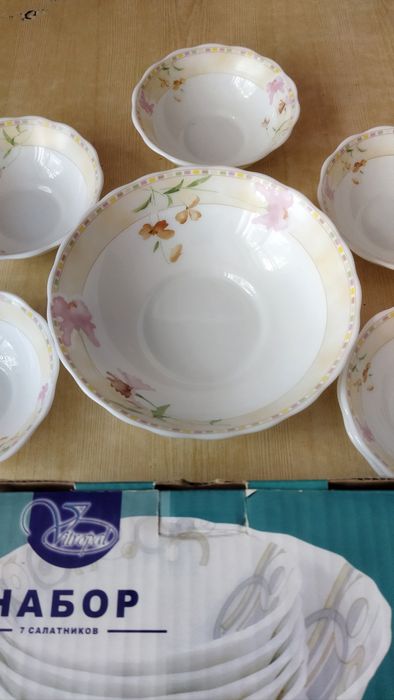 Комплект салатников новый