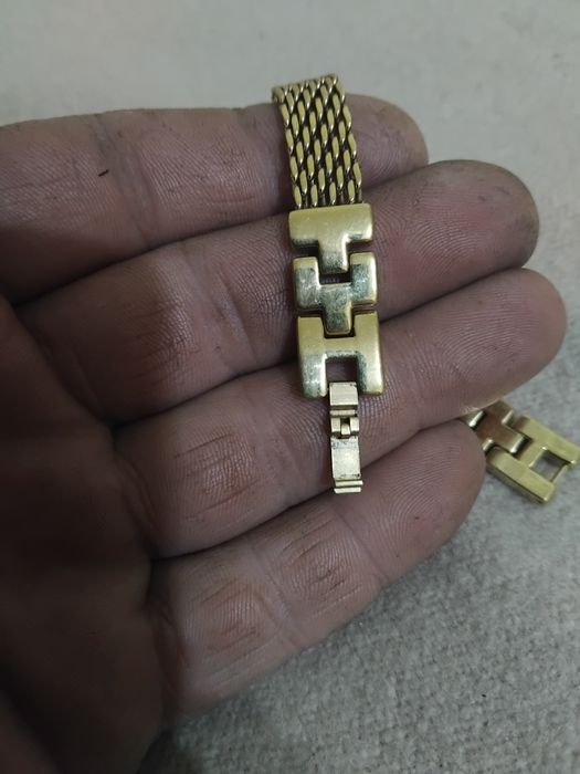 Позлатен часовник