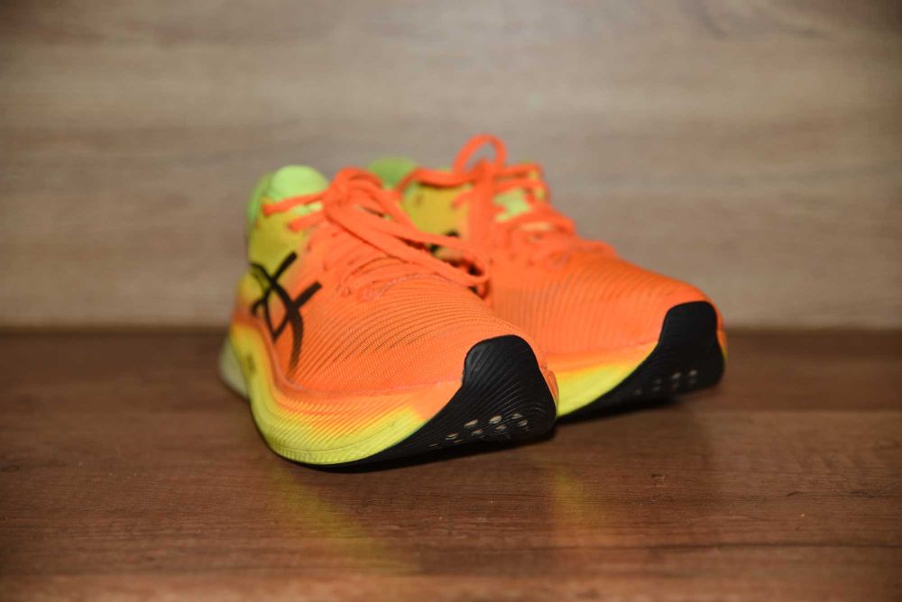 Asics Оригинални маратонки номер 40