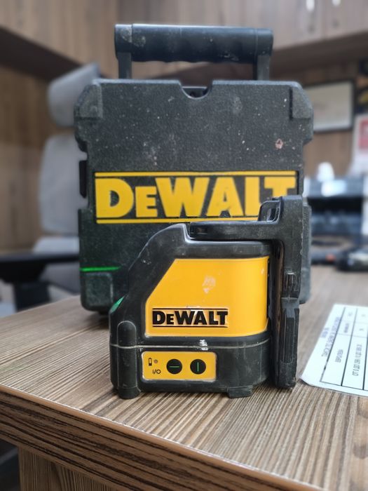 Зелен линеен лазерен нивелир DeWALT DW088CG, 20 м, 0.3 мм/м