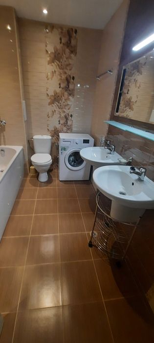 Дава се под наем Тристаен апартамент в Бургас, Център - 104 кв.м за 765 € - Снимка #7