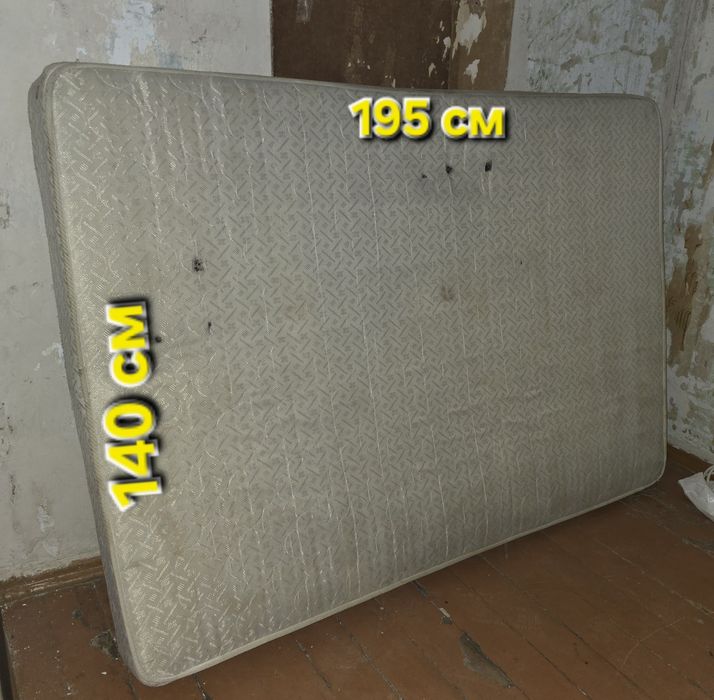 Отдам диван и матрас. самовывоз район 45аптеки. 2 этаж.