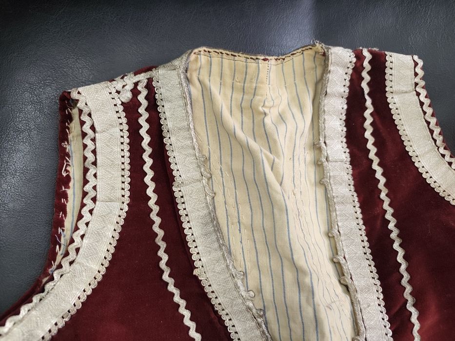 Старо елече елек носия