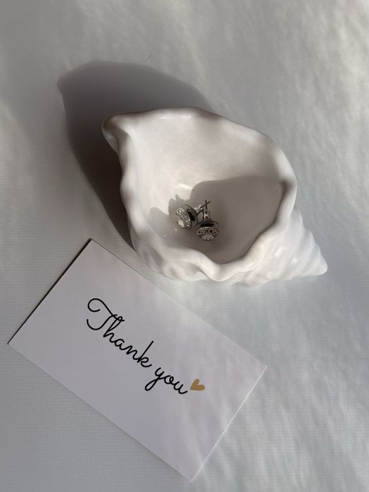 Елегантна гипсова поставка за бижута – стил и практичност в едно