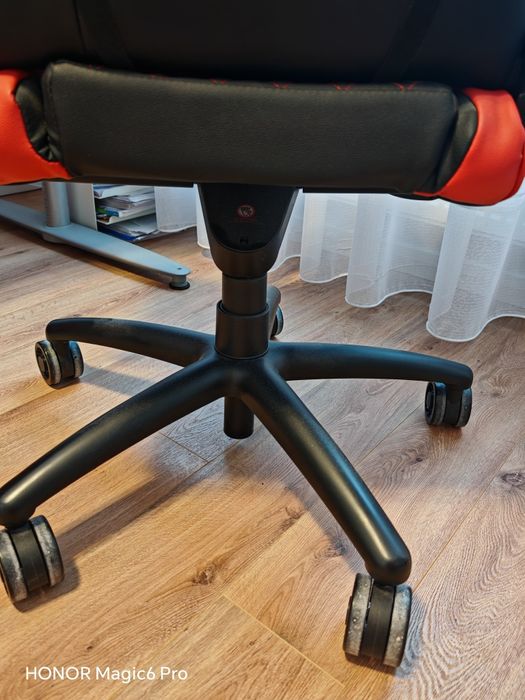 Scaun gaming Tt eSPORTS by Thermaltake GT Fit, Negru - Rosu