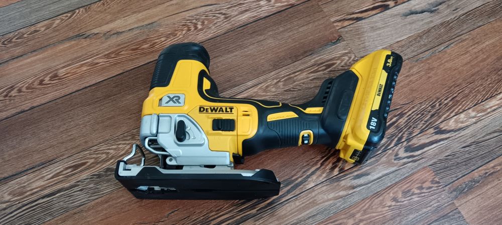 Fierastrau pendular dewalt stare perfecta