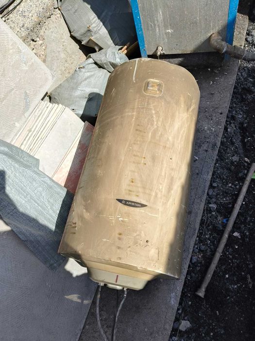 Продам бойлер Аристон