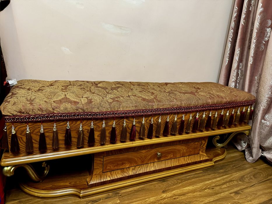 Королевский спальный гарнитур