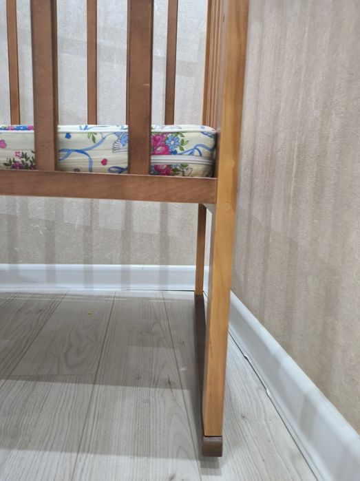 Детский манеж выполненный из дерева