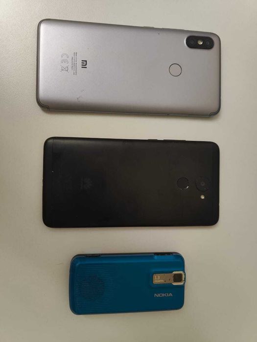 Продам Б/у 3 смартфона (не включаются).