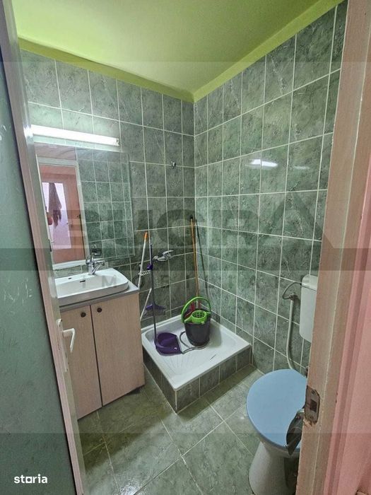 Apartament de 3 camere, 70mp, decomandat, zona strazii Intre Lacuri