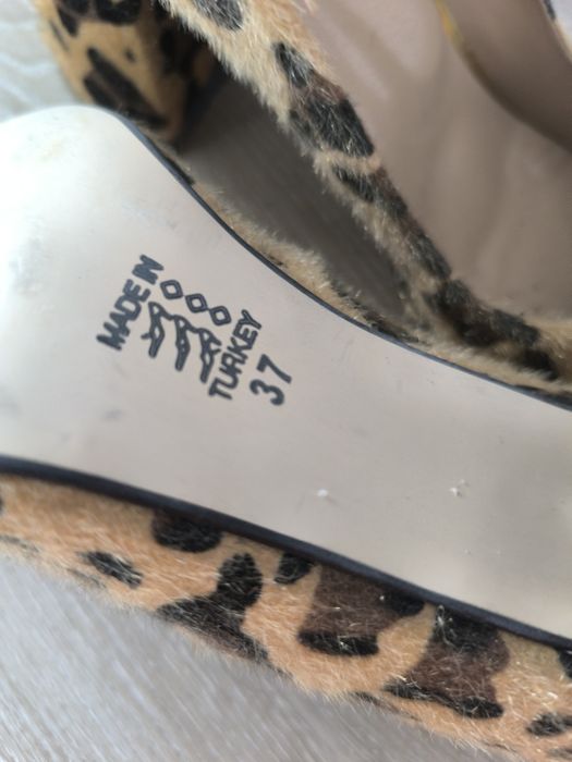 Vând pantofi mărimea 37