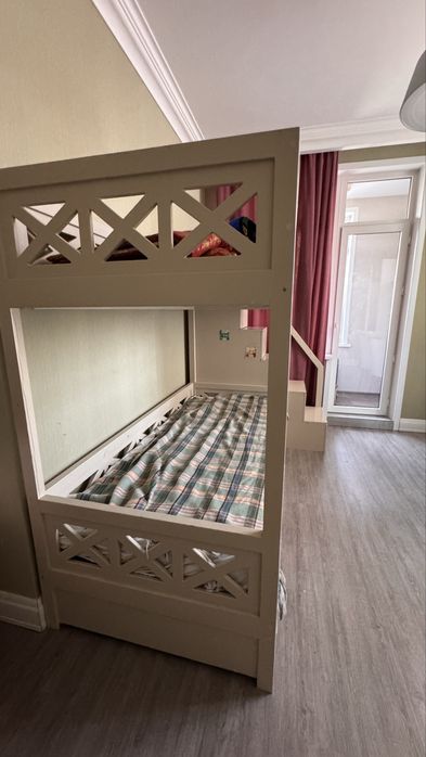 Продам двухярусную кровать