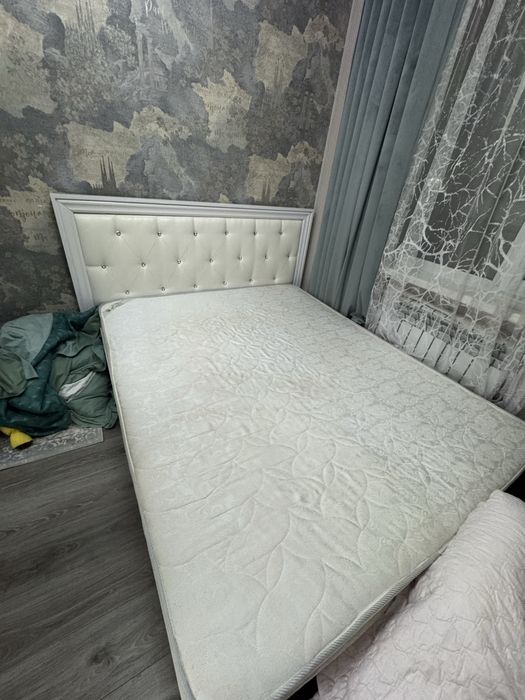 Двухспальная кровать