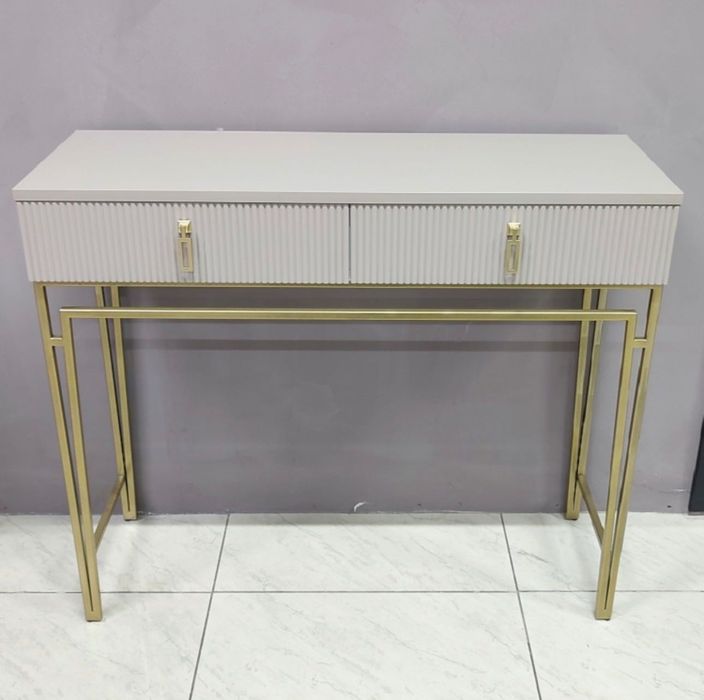 Продам консоль новая