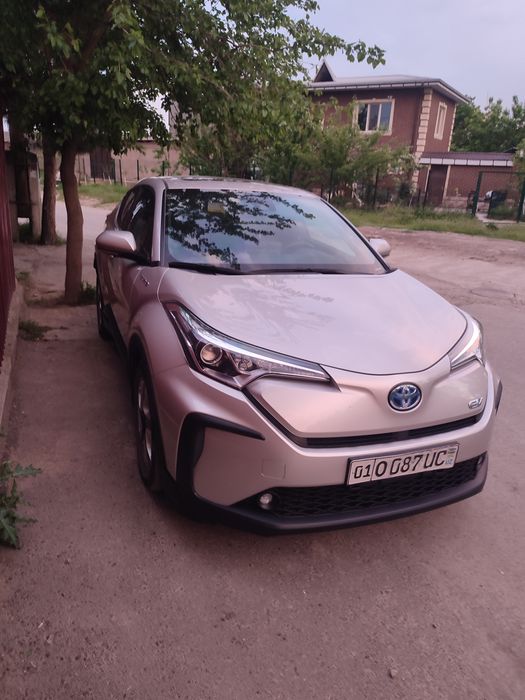 Логотип эмблема Toyota CH-R 2022года электро