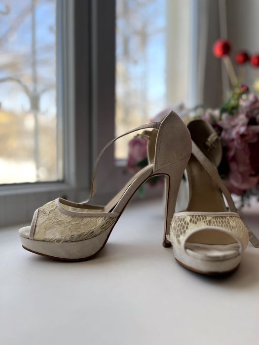 Нежные босоножки, ОЧЕНЬ удобные. Размер 38