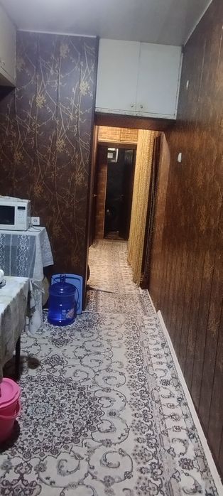 Квартира сентр Кибрая первый этаж с местами 2 машин есть стяжка огород