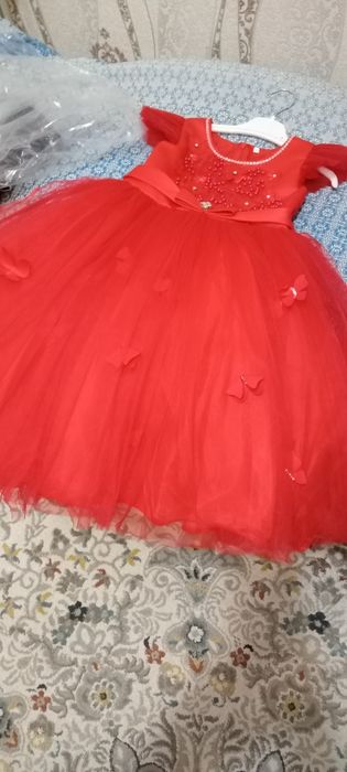 Продам шикарное детское платье