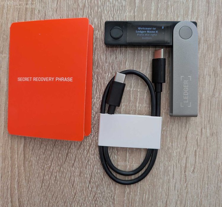 Крипто портфейл Ledger Nano X