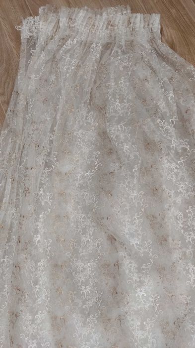 Продается тюль на 2 окна