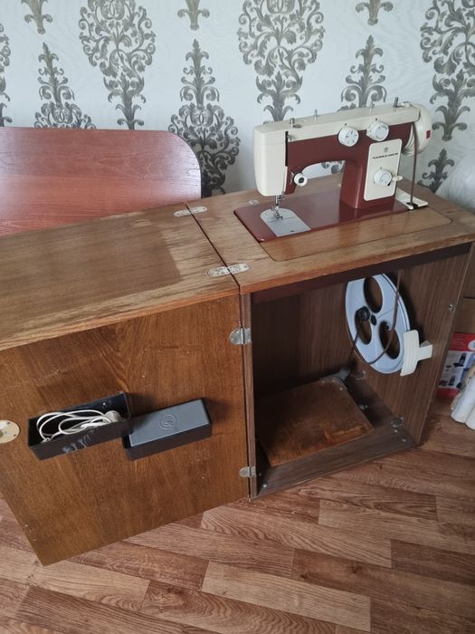 Швейная машина Чайка 142 М