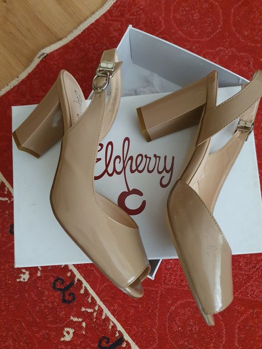 Продам босоножки 38 разм