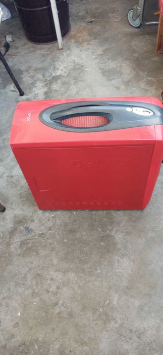 Продавам Кутия ,