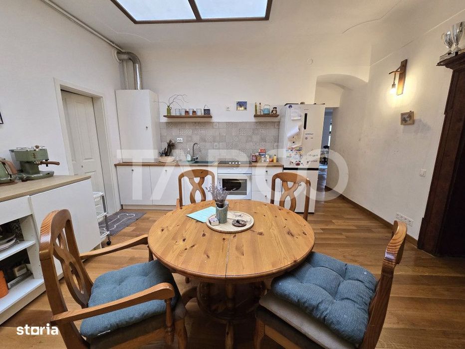Apartament decomandat de vanzare cu pivnita in Centrul Istoric Sibiu