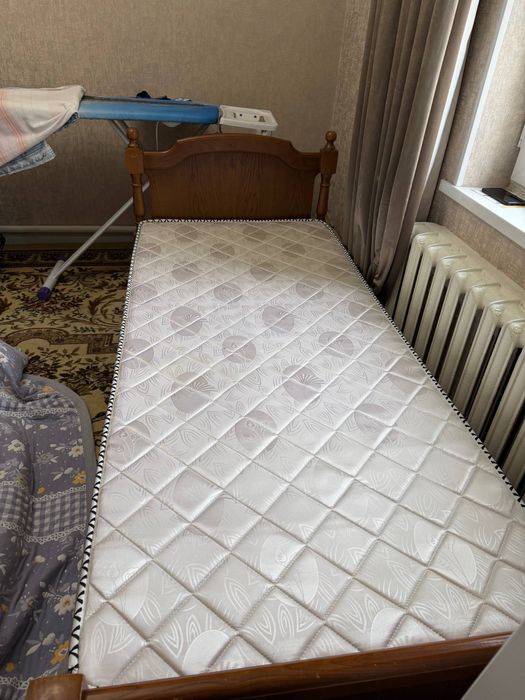 Кровать в хорошем состоянии