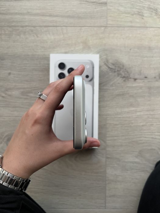 Vand iphone 17 pro max silver