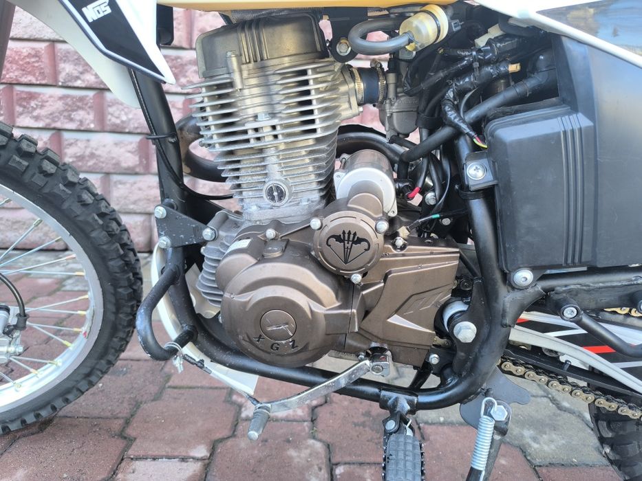 Мотоцикл эндуро 250.