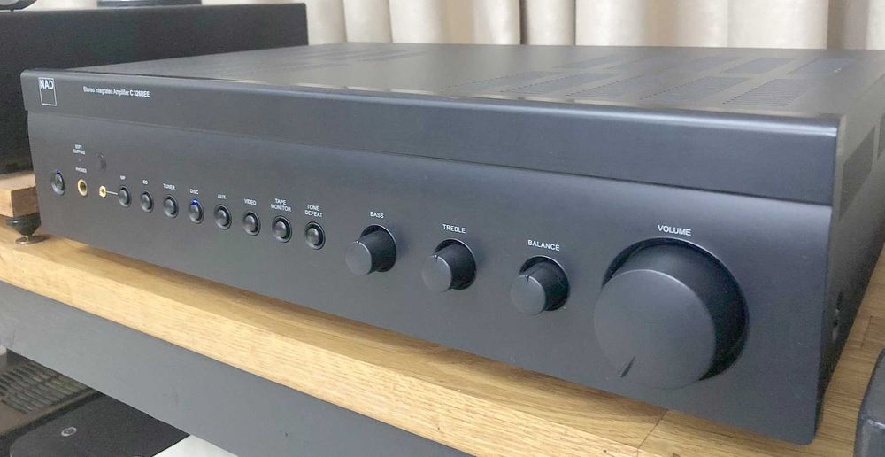 Vind amplificator de top  NAD C-326BEE,  negru, fara telecomanda