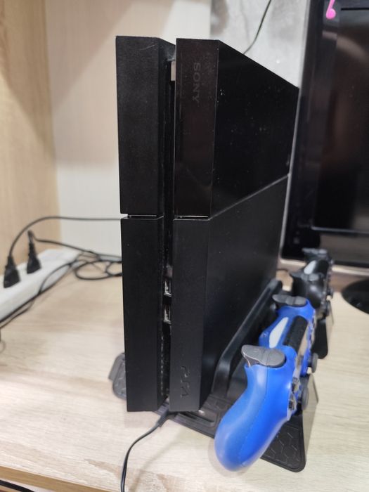 Продам PlayStation 4 (PS4) 500 ГБ 
Продаю PlayS