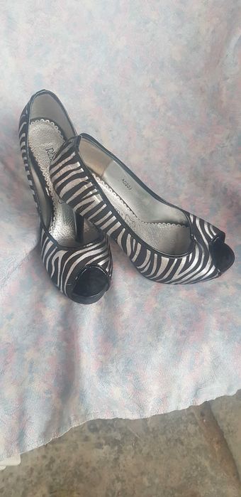 pantofi negru-argintiu model tigrat