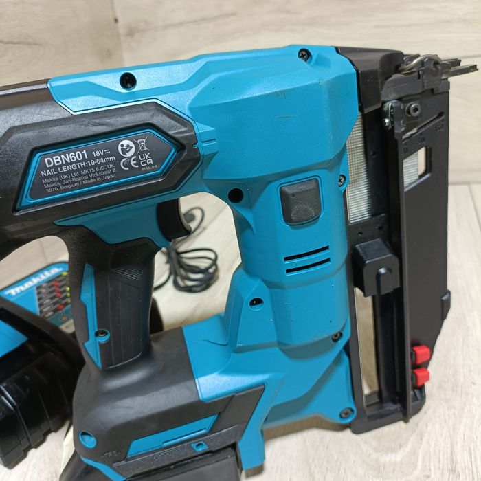 Pistol de cuie pentru lemn 19-64mm Makita DBN601 fabricatie 2025