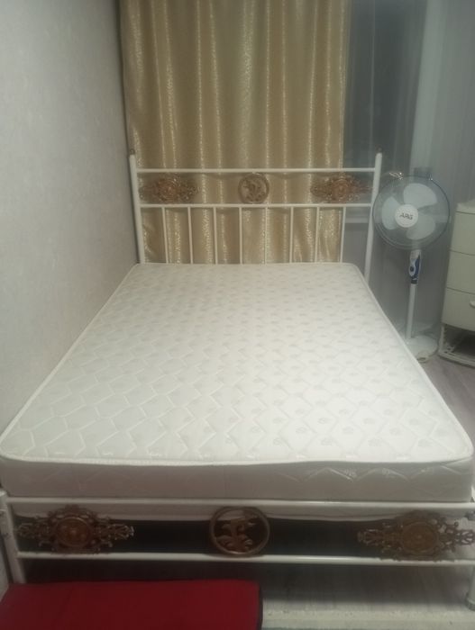 Продам Кровать с матрасом