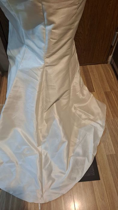 Rochie de mireasa, culoarea ivory