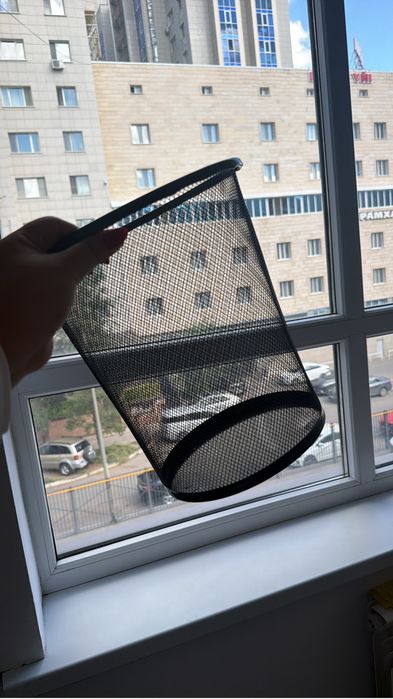 Стол стуля вешалка ведро швабра