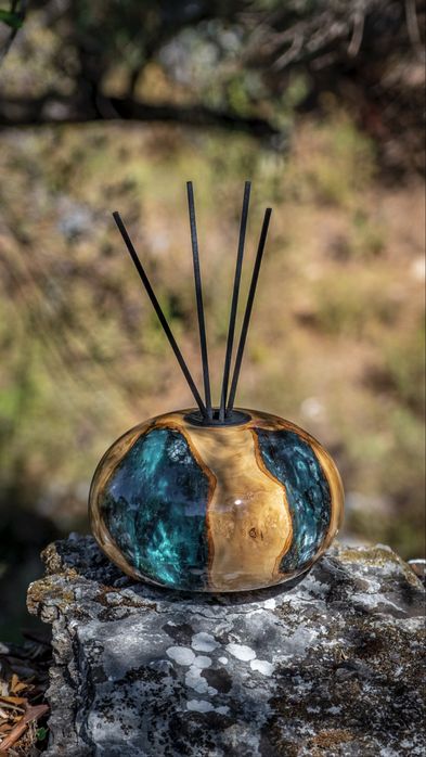 Аромадиффузоры из натурального дерева и эпоксидной смолы BioSy