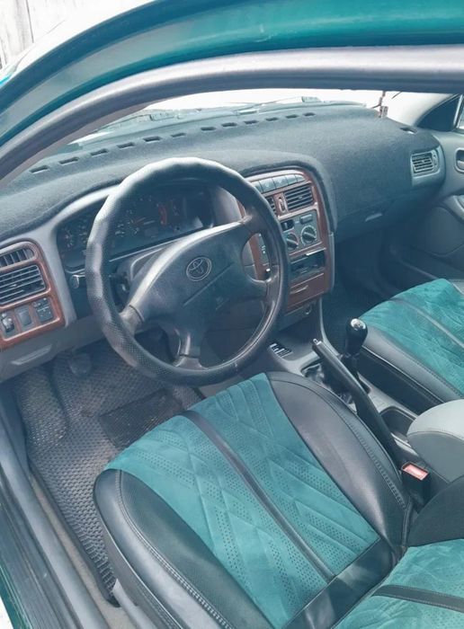 Продам машину Тойоту срочно.