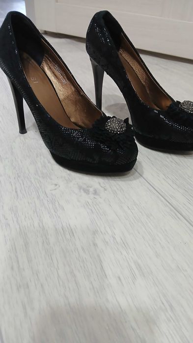 Продам женскую обувь