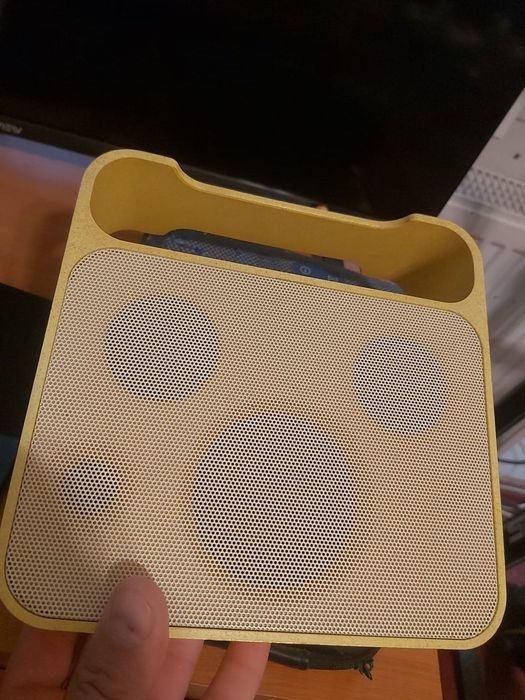boxa fir sau Bluetooth
